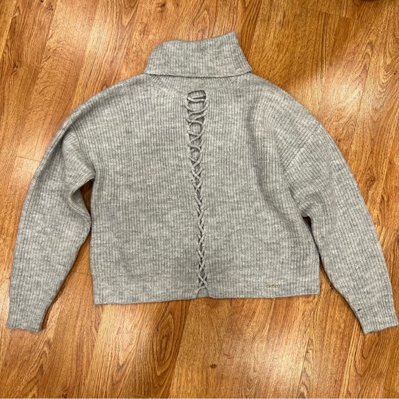 🩶 BEBE Lace tie front grey chunky knit turtleneck winter sweater Medium - Picture 1 of 6